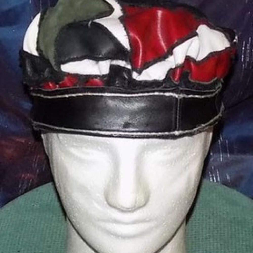Leather-Cap "just-pieces" in red,green,white,black